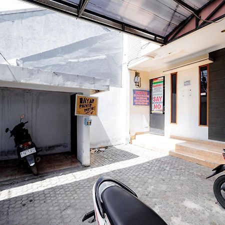 J&B Rooms Tomang Jakarta Mitra Reddoorz Exteriör bild