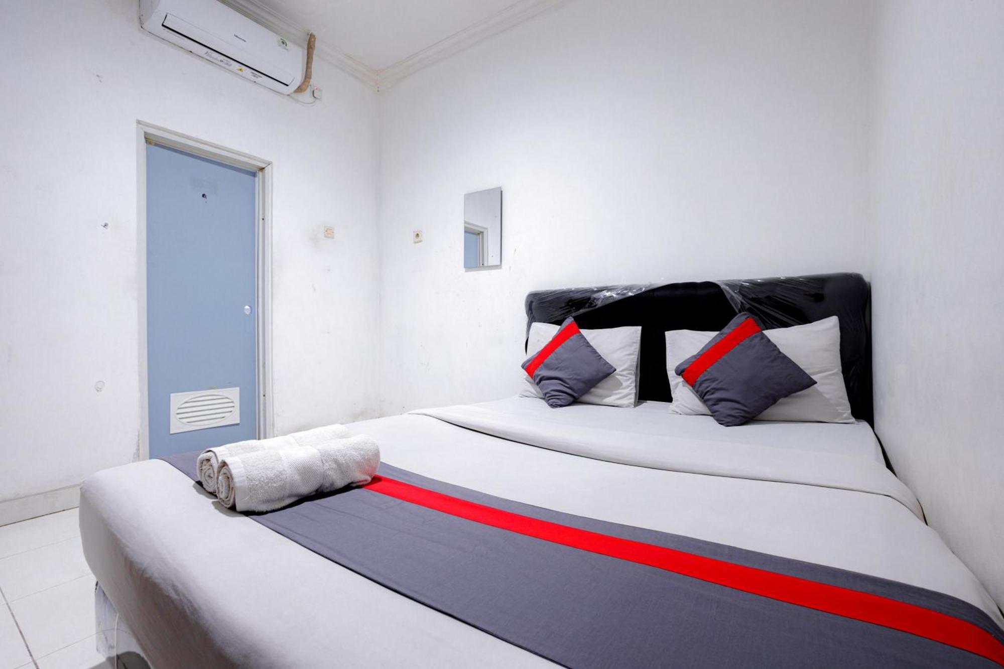 J&B Rooms Tomang Jakarta Mitra Reddoorz Exteriör bild
