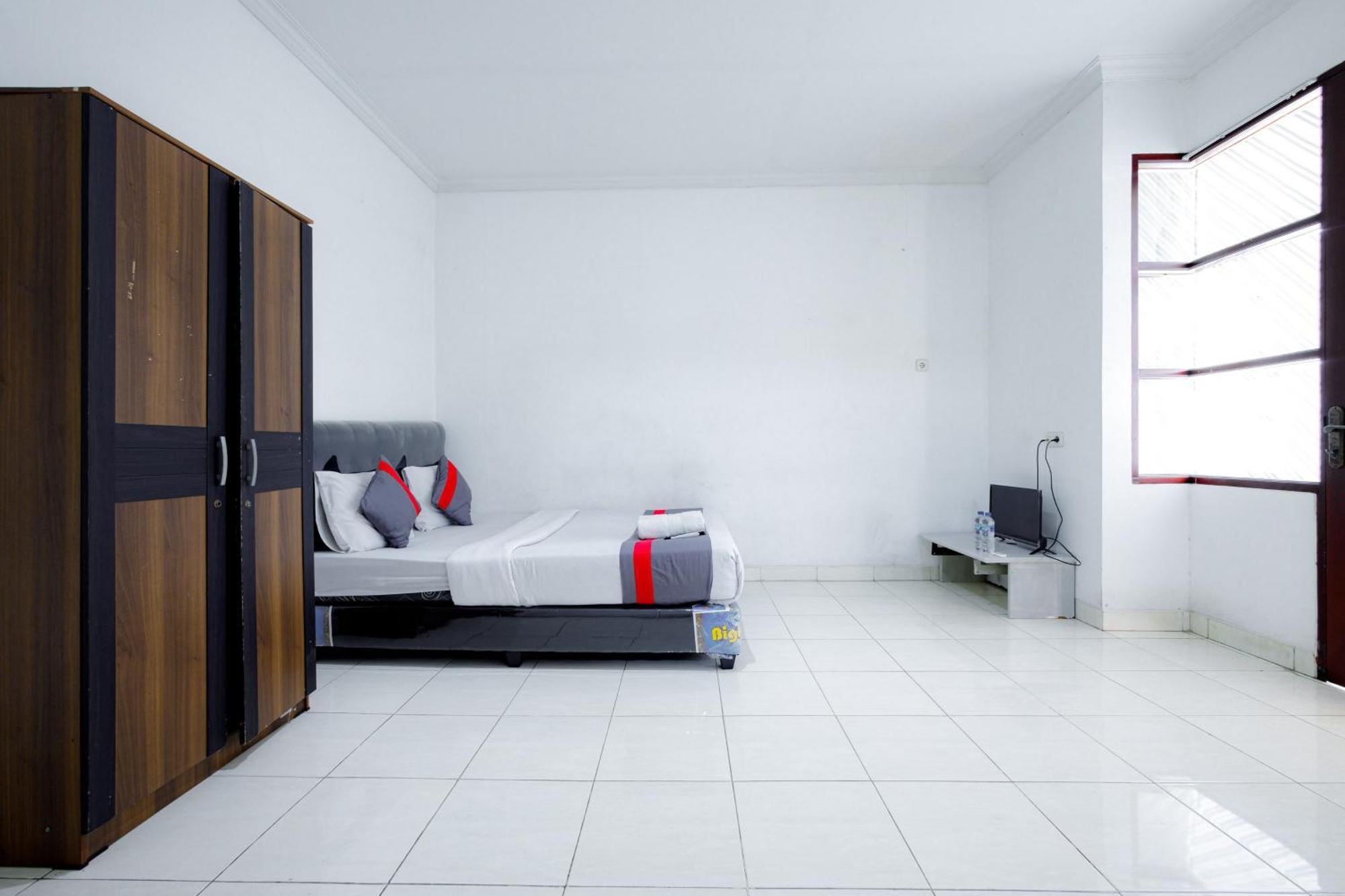 J&B Rooms Tomang Jakarta Mitra Reddoorz Exteriör bild