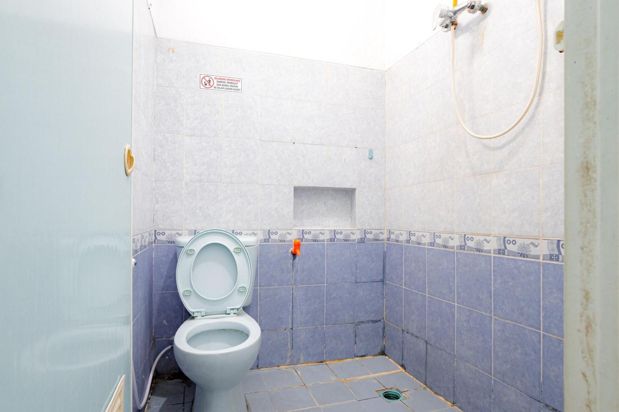 J&B Rooms Tomang Jakarta Mitra Reddoorz Exteriör bild